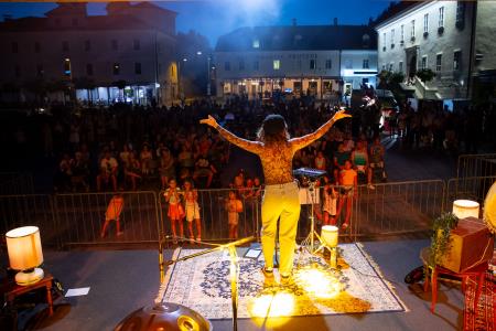 Maja Keuc s skupino (32)